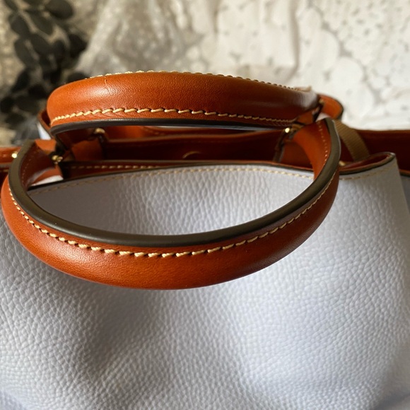 Dooney &Bourke pebble leather Barlow - Picture 4 of 5